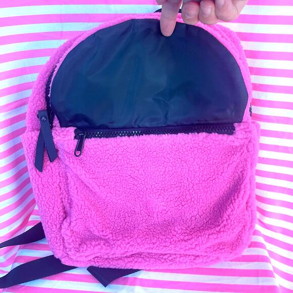 NWT Barbie x Vooray Lexi Faux Sherpa Backpack pink RV $55 MAKES A GREAT GIFT! - Picture 3 of 6